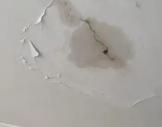 苏尼特左阳台漏水维修公司分享下屋面防水工程质量问题原因分析